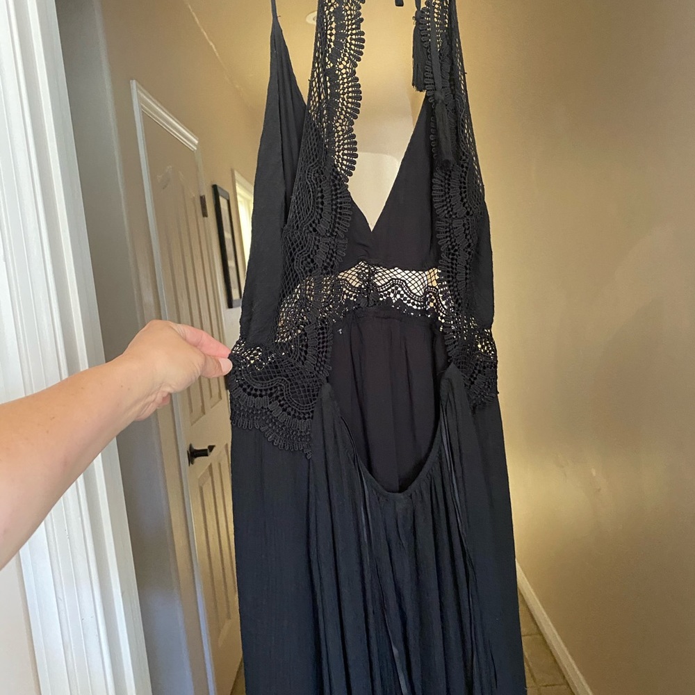 Gorgeous/elegant black maxi dress. - Picture 2 of 4